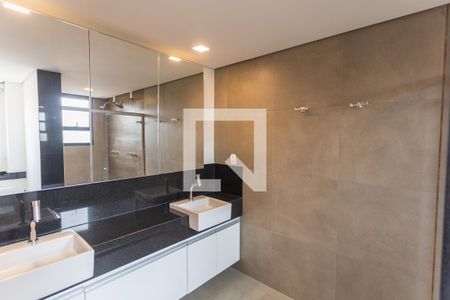 Apartamento à venda com 357m², 4 quartos e 3 vagas Apartamento à venda com 357m², 4 quartos e 3 vagasBanheiro da Suíte 1