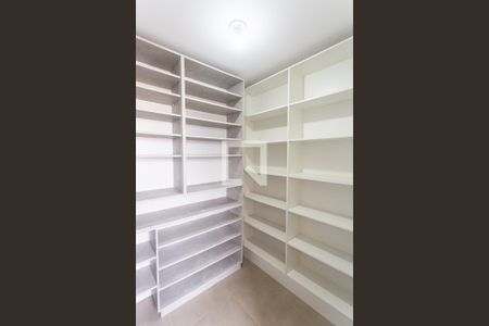 Apartamento à venda com 357m², 4 quartos e 3 vagas Apartamento à venda com 357m², 4 quartos e 3 vagasDespensa