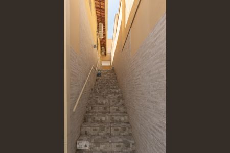 Casa à venda com 83m², 2 quartos e 3 vagasEscada