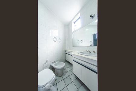 Apartamento à venda com 120m², 3 quartos e 1 vaga Apartamento à venda com 120m², 3 quartos e 1 vagaBanheiro da suíte