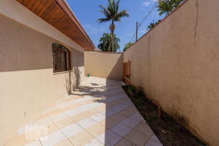 Casa à venda com 330m², 5 quartos e 6 vagas Casa à venda com 330m², 5 quartos e 6 vagasEntrada