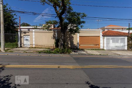 Casa à venda com 330m², 5 quartos e 6 vagas Casa à venda com 330m², 5 quartos e 6 vagasFachada