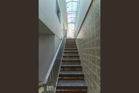 Casa para alugar com 200m², 3 quartos e 4 vagasEscada