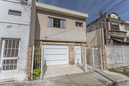 Casa para alugar com 200m², 3 quartos e 4 vagasFachada