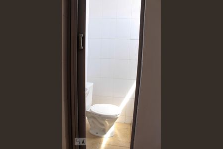 Banheiro de casa para alugar com 2 quartos, 60m² em Marechal Hermes, Rio de Janeiro