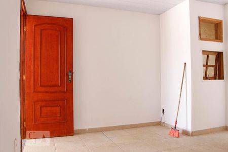 Quarto de casa para alugar com 2 quartos, 60m² em Marechal Hermes, Rio de Janeiro