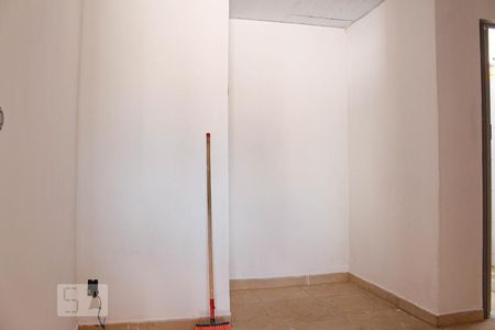 Quarto de casa para alugar com 2 quartos, 60m² em Marechal Hermes, Rio de Janeiro