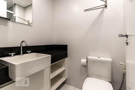 Banheiro de kitnet/studio para alugar com 1 quarto, 31m² em Indianópolis, São Paulo