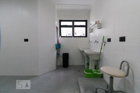 Apartamento à venda com 279m², 4 quartos e 4 vagas Apartamento à venda com 279m², 4 quartos e 4 vagasÁrea de serviço
