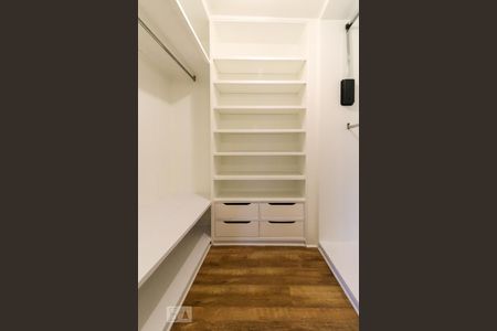 Apartamento à venda com 279m², 4 quartos e 4 vagas Apartamento à venda com 279m², 4 quartos e 4 vagasSuíte 3