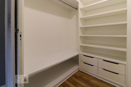 Apartamento à venda com 279m², 4 quartos e 4 vagas Apartamento à venda com 279m², 4 quartos e 4 vagasSuíte 3