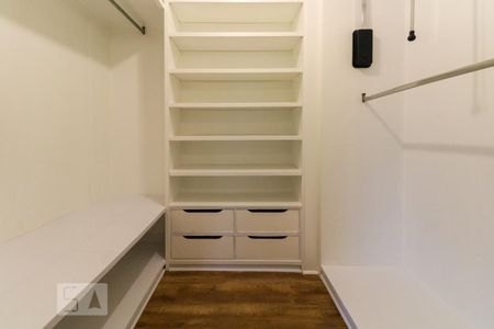 Apartamento à venda com 279m², 4 quartos e 4 vagas Apartamento à venda com 279m², 4 quartos e 4 vagasSuíte 3