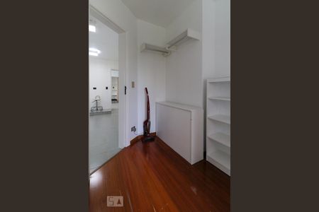 Apartamento à venda com 279m², 4 quartos e 4 vagas Apartamento à venda com 279m², 4 quartos e 4 vagasQuarto de serviço 1