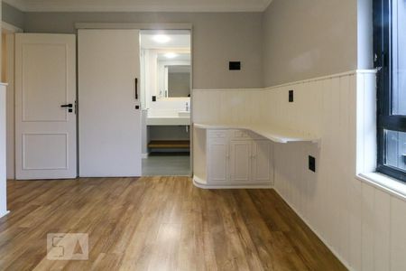 Apartamento à venda com 279m², 4 quartos e 4 vagas Apartamento à venda com 279m², 4 quartos e 4 vagasSuíte 2