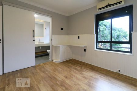 Apartamento à venda com 279m², 4 quartos e 4 vagas Apartamento à venda com 279m², 4 quartos e 4 vagasSuíte 2