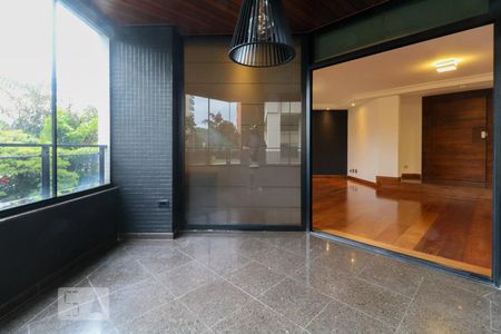 Apartamento à venda com 279m², 4 quartos e 4 vagas Apartamento à venda com 279m², 4 quartos e 4 vagasVaranda