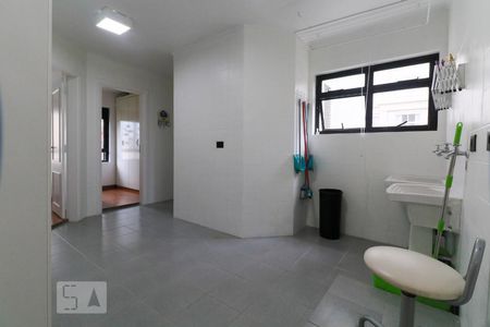 Apartamento à venda com 279m², 4 quartos e 4 vagas Apartamento à venda com 279m², 4 quartos e 4 vagasÁrea de serviço