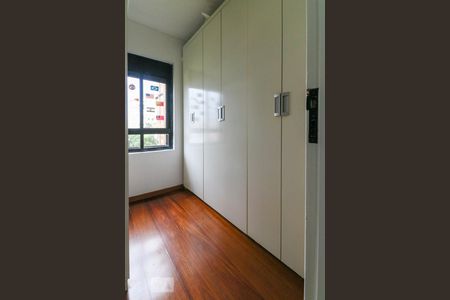 Apartamento à venda com 279m², 4 quartos e 4 vagas Apartamento à venda com 279m², 4 quartos e 4 vagasQuarto de serviço 2