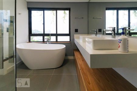 Apartamento à venda com 279m², 4 quartos e 4 vagas Apartamento à venda com 279m², 4 quartos e 4 vagasSuíte 3