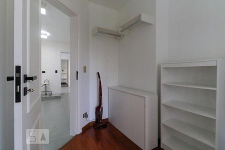 Apartamento à venda com 279m², 4 quartos e 4 vagas Apartamento à venda com 279m², 4 quartos e 4 vagasQuarto de serviço 1