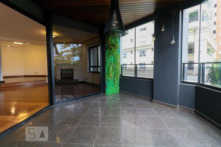 Apartamento à venda com 279m², 4 quartos e 4 vagas Apartamento à venda com 279m², 4 quartos e 4 vagasVaranda
