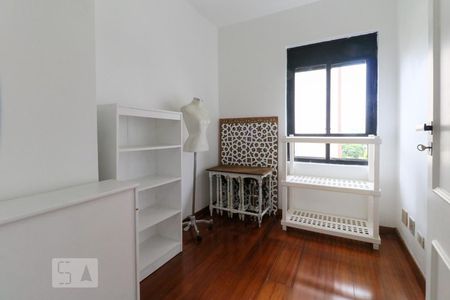 Apartamento à venda com 279m², 4 quartos e 4 vagas Apartamento à venda com 279m², 4 quartos e 4 vagasQuarto de serviço 1