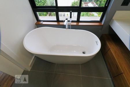 Apartamento à venda com 279m², 4 quartos e 4 vagas Apartamento à venda com 279m², 4 quartos e 4 vagasSuíte 3