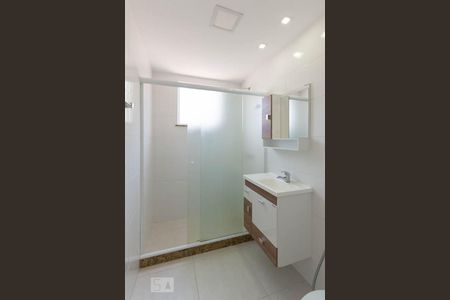 Banheiro de apartamento à venda com 1 quarto, 48m² em Tijuca, Rio de Janeiro