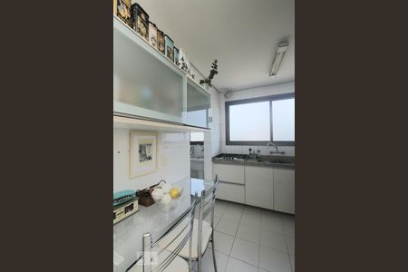 Apartamento à venda com 127m², 3 quartos e 2 vagasCOZINHA