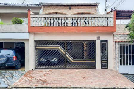 Casa à venda com 155m², 3 quartos e 2 vagas Casa à venda com 155m², 3 quartos e 2 vagasFachada