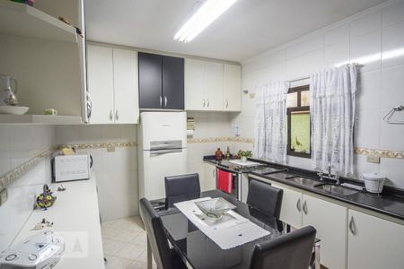 Casa à venda com 150m², 3 quartos e 4 vagas Casa à venda com 150m², 3 quartos e 4 vagasCozinha