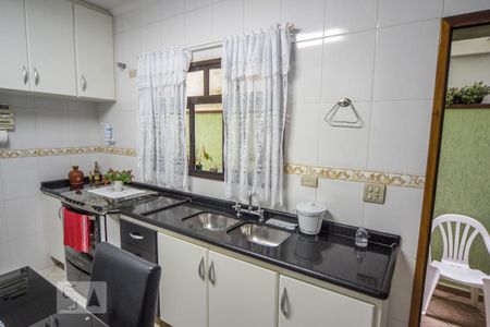 Casa à venda com 150m², 3 quartos e 4 vagas Casa à venda com 150m², 3 quartos e 4 vagasCozinha