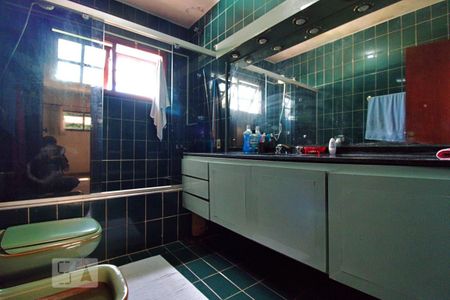 Casa à venda com 390m², 4 quartos e 5 vagas Casa à venda com 390m², 4 quartos e 5 vagasBanheiro