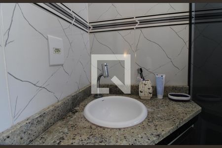 Casa de condomínio à venda com 84m², 3 quartos e 2 vagasPia banheiro comum