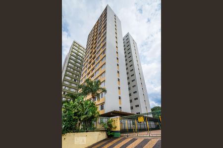 Apartamento à venda com 113m², 3 quartos e 1 vaga Apartamento à venda com 113m², 3 quartos e 1 vagaFachada