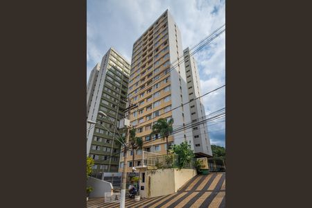 Apartamento à venda com 113m², 3 quartos e 1 vaga Apartamento à venda com 113m², 3 quartos e 1 vagaFachada