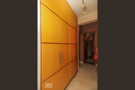 Apartamento à venda com 189m², 3 quartos e 3 vagas Apartamento à venda com 189m², 3 quartos e 3 vagasQuarto 3 - Closet