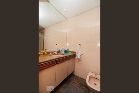 Apartamento à venda com 189m², 3 quartos e 3 vagas Apartamento à venda com 189m², 3 quartos e 3 vagasBanheiro do Quarto 2