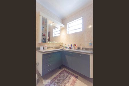 Casa à venda com 200m², 4 quartos e 2 vagas Casa à venda com 200m², 4 quartos e 2 vagasBanheiro Suíte