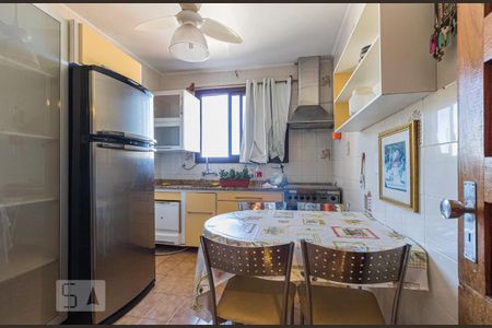 Apartamento à venda com 144m², 3 quartos e 3 vagas Apartamento à venda com 144m², 3 quartos e 3 vagasCozinha