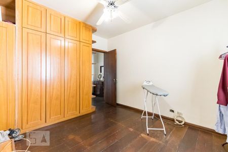 Casa à venda com 250m², 4 quartos e 4 vagas Casa à venda com 250m², 4 quartos e 4 vagasQuarto 3