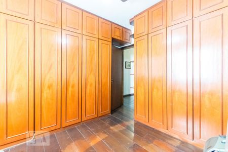 Casa à venda com 250m², 4 quartos e 4 vagas Casa à venda com 250m², 4 quartos e 4 vagasQuarto 2