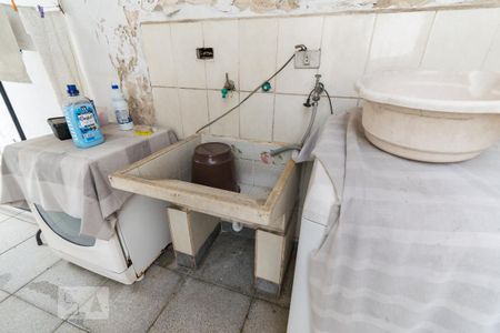Casa à venda com 250m², 4 quartos e 4 vagas Casa à venda com 250m², 4 quartos e 4 vagasLavanderia