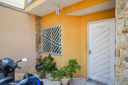 Casa de condomínio à venda com 99m², 3 quartos e 2 vagas Casa de condomínio à venda com 99m², 3 quartos e 2 vagasFachada