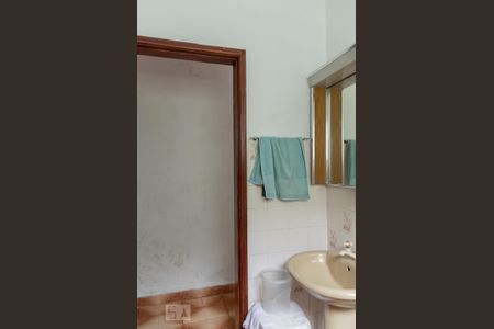 Casa à venda com 165m², 3 quartos e 2 vagas Casa à venda com 165m², 3 quartos e 2 vagasBanheiro