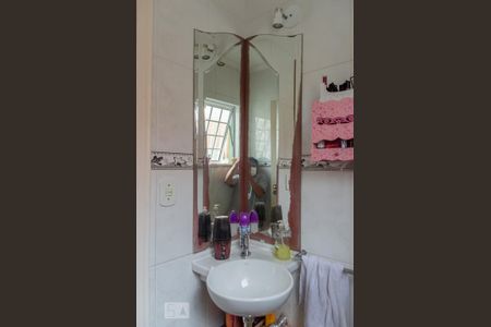 Casa à venda com 165m², 3 quartos e 2 vagas Casa à venda com 165m², 3 quartos e 2 vagasLavabo