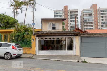 Casa à venda com 165m², 3 quartos e 2 vagas Casa à venda com 165m², 3 quartos e 2 vagasFachada