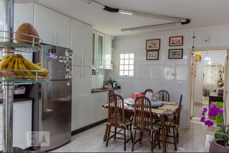 Casa à venda com 165m², 3 quartos e 2 vagas Casa à venda com 165m², 3 quartos e 2 vagasCozinha