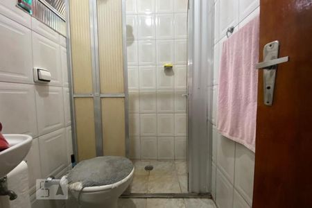 Casa à venda com 180m², 4 quartos e 3 vagas Casa à venda com 180m², 4 quartos e 3 vagasBanheiro de Serviço