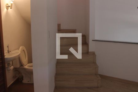 Casa à venda com 100m², 2 quartos e 1 vagaescada